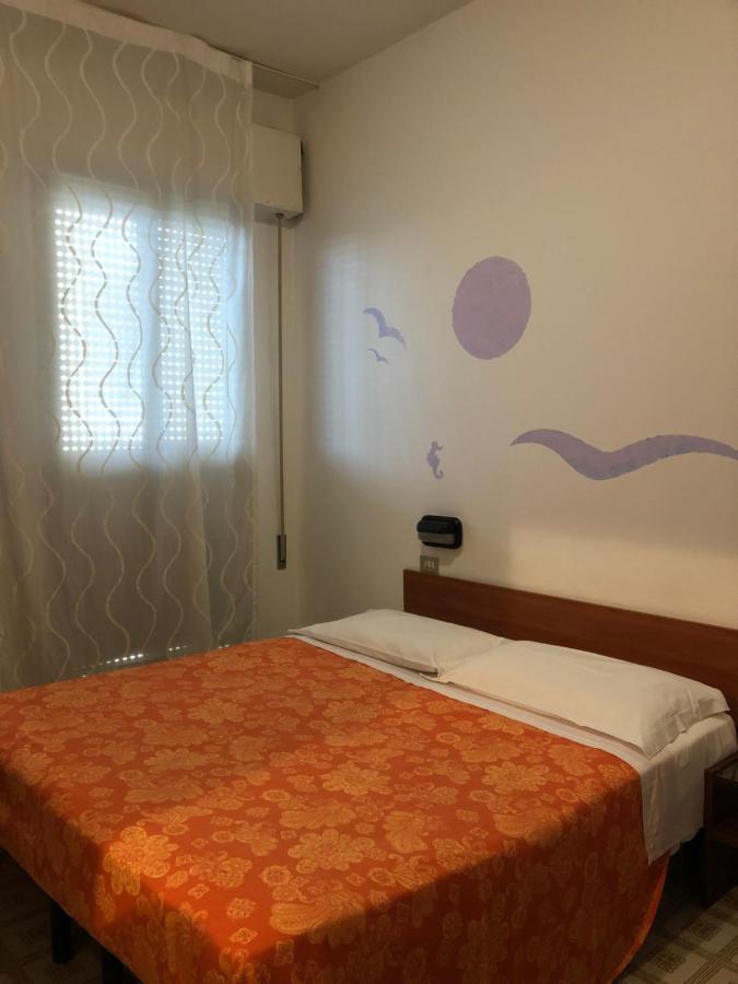 Hotel Criss Rimini Exterior foto